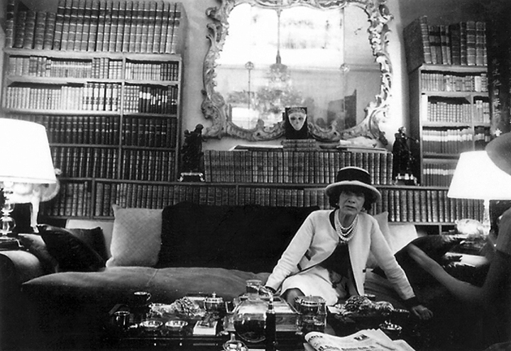 Douglas Kirkland - Mademoiselle Chanel in her private apartment, House of  Chanel