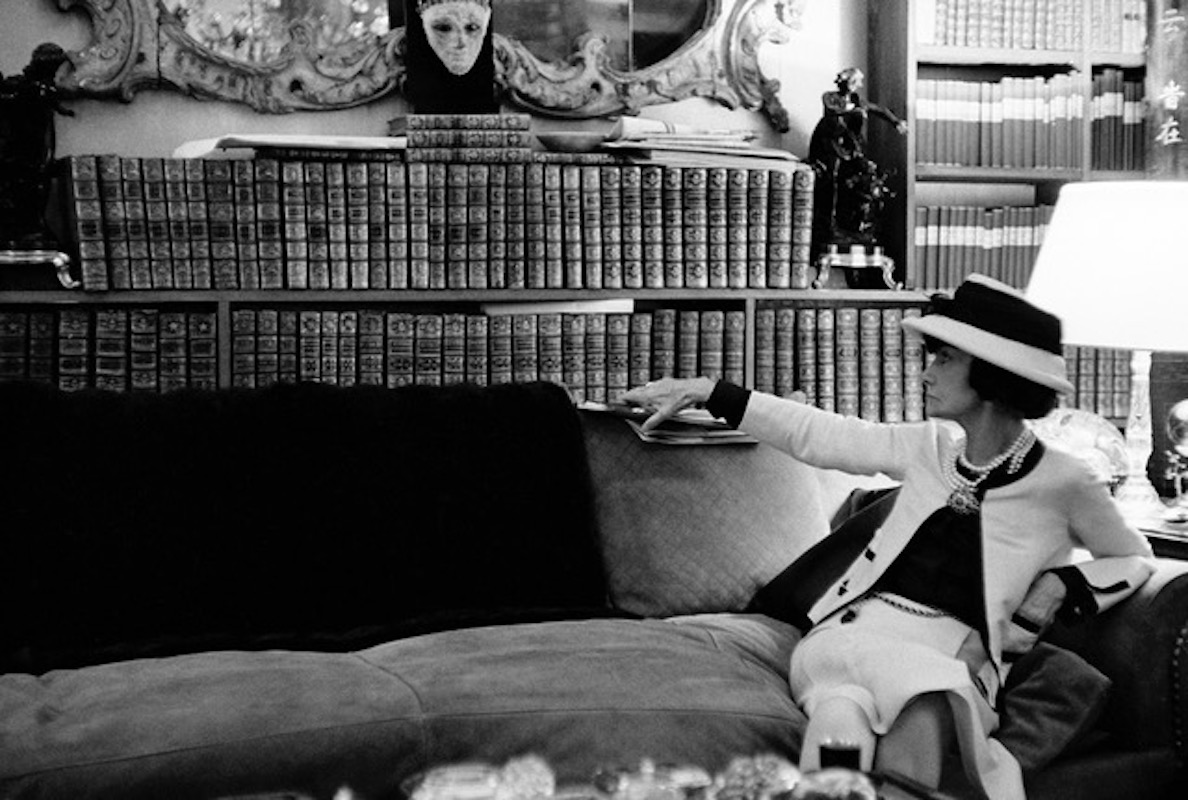 Douglas Kirkland - Portrait Of Gabrielle Chanel On Her Sofa, 1962