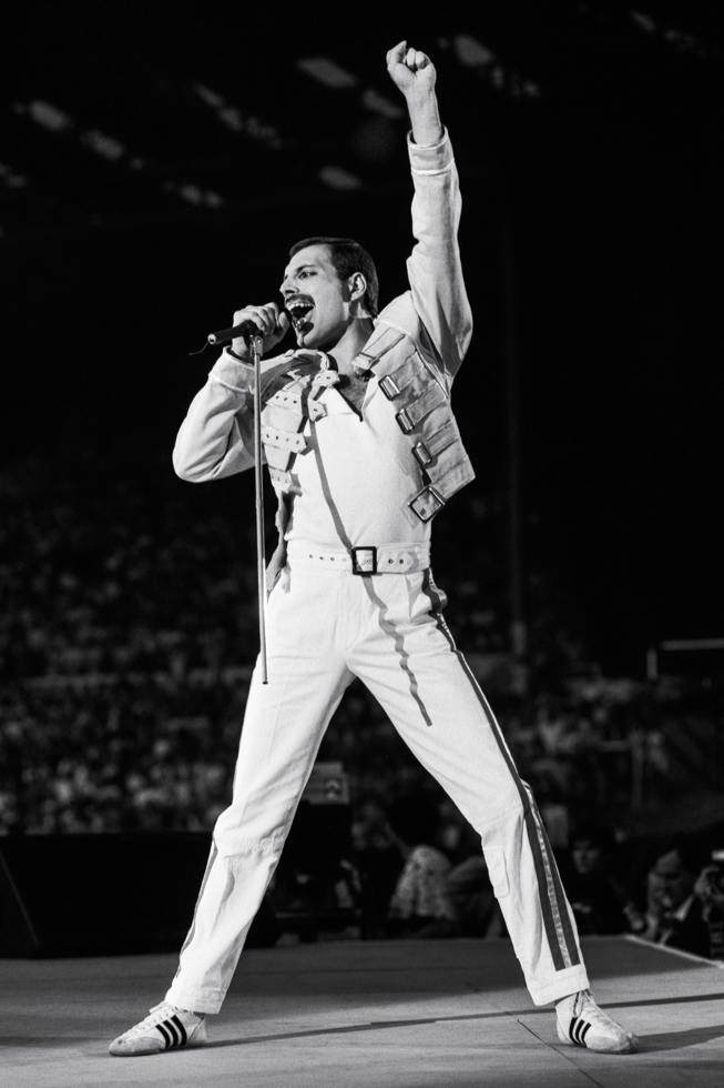 L3023 NEW IMAGE 1986 Wembley London Freddie Mercury UNSIGNED photograph 